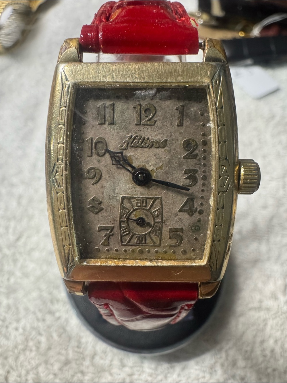 Hillrose Vintage-Style Gold Toned Men’s Watch with Red Leather Strap
